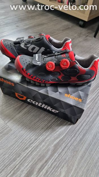 Chaussures de VTT CATLIKE NEUVES  - 1