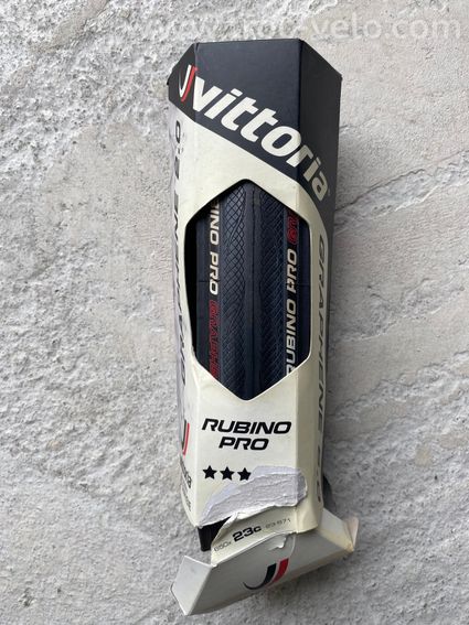 Pneu neuf Vittoria en 650 - 23C