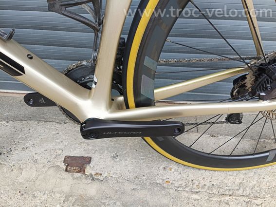 Adris Le Performance XL Ultegra Di2 ZIPP 303S 2024 - 12