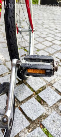 Vélo Peugeot enfant rouge TBE - pneus neufs - 12
