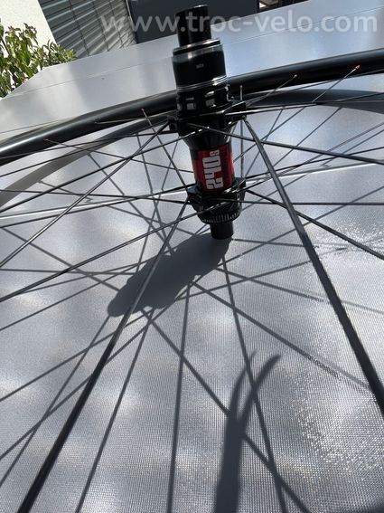 Paires de roues DTSwiss carbone tubeless 38mm moyeux 240s XDR Disque - 6