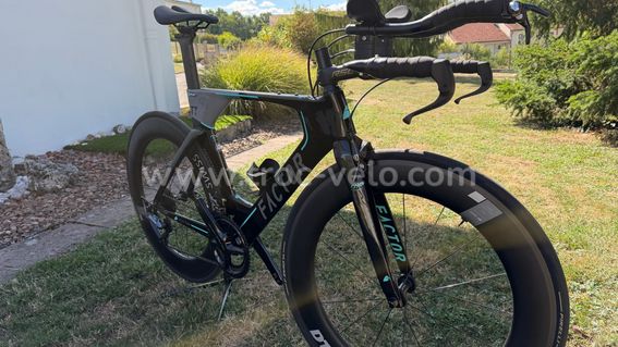 Vélo chrono factor