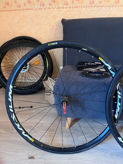 Roue mavic pour route et cyclo-cross à disque avec attache rapide