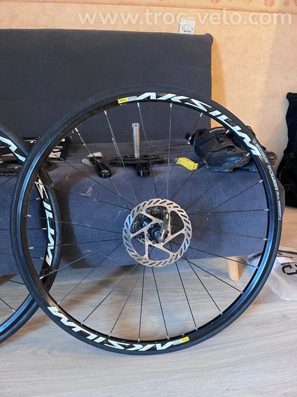 Roue mavic pour route et cyclo-cross à disque avec attache rapide - 2