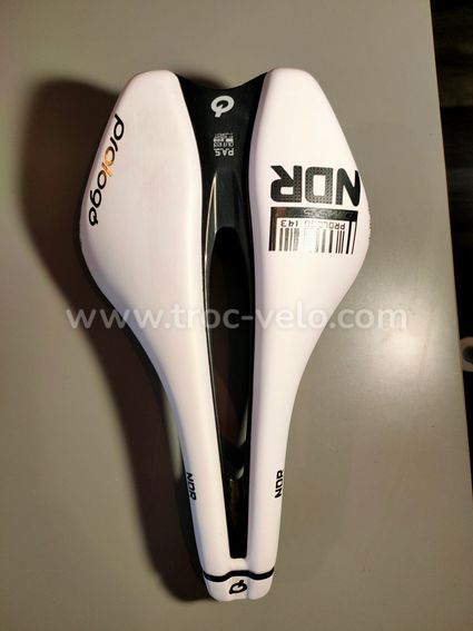 Selle Prologo Choice Pro Rail C-Lock Blanche – Neuve Avec Défaut (détail à Voir)