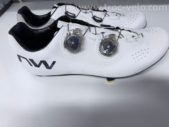 Chaussures Northwave Extrême GT4 en parfait état - 2