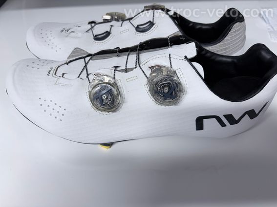 Chaussures Northwave Extrême GT4 en parfait état - 4