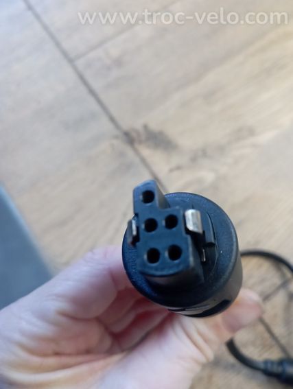 Chargeur batterie VAE marque BH - 4