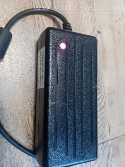 Chargeur batterie VAE marque BH - 6