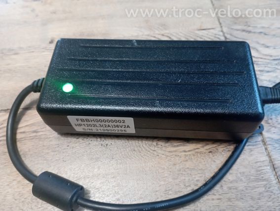 Chargeur batterie VAE marque BH - 8
