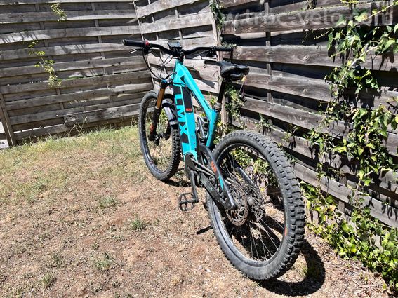 LMX 56 FOX / AXS – Taille M – Batterie neuve – 1300 km - 2