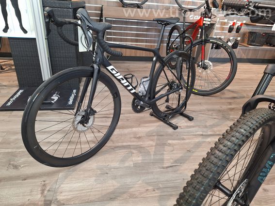 VELO DE ROUTE GIANT TCR ADVANCED PRO TEAM TAILLE 54 - 2