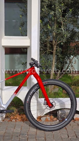 VTT carbone bikepacking T-Type ultralight 8,45 kilos / 100% neuf