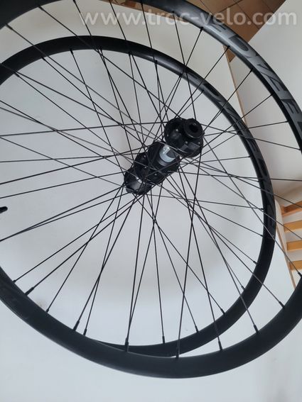roues race face dt 370