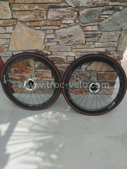 Roues ZIPP 303 S, complétes, quasi neuves