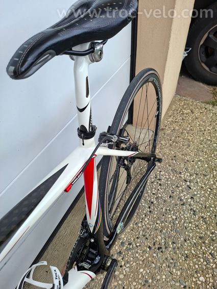 VELO ROUTE SPECIALIZED TARMAC taille S - 950 Euros COMPLET - 5