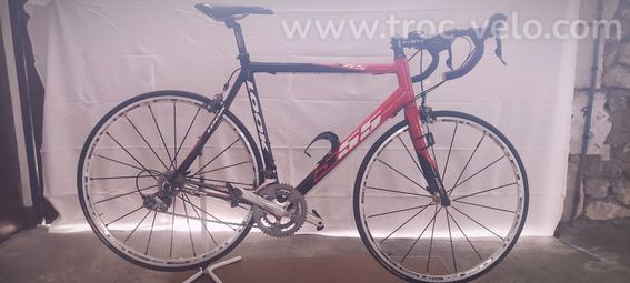 Vélo course look carbone