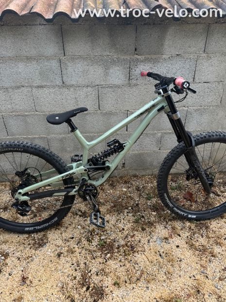 VTT Dh commencal  - 1