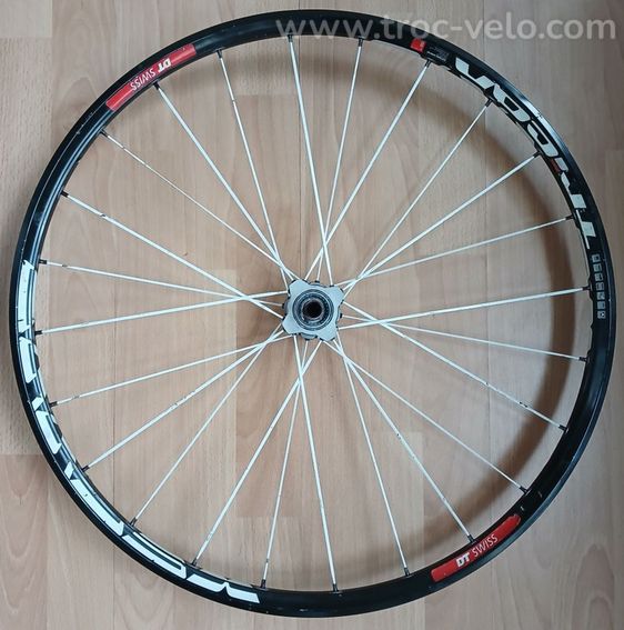 Roue DT Swiss TRICOM XM 1550 26" pouces Center-Lock vendue SANS ROUE LIBRE NI Adaptateur d'axe