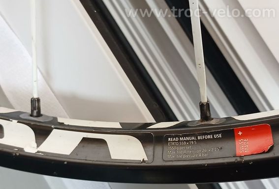 Roue DT Swiss TRICOM XM 1550 26" pouces Center-Lock vendue SANS ROUE LIBRE NI Adaptateur d'axe - 3