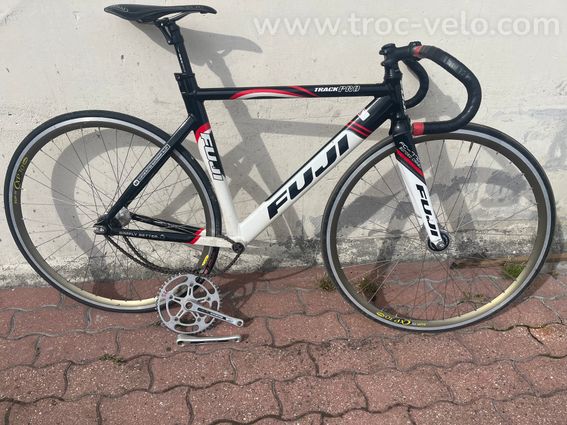 Vélo de piste Fuji
