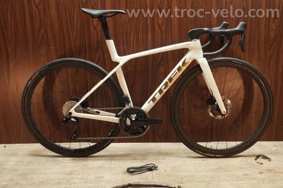 TREK MADONE SLR GEN 8 Full Carbon SHIMANO 105 R7170 Di2 2X12V Taille S Modèle 2025
