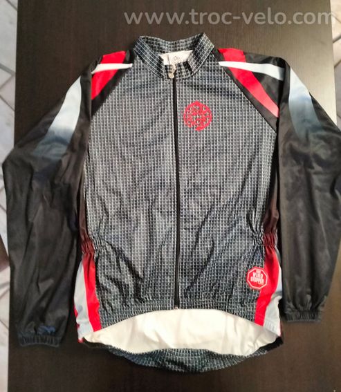Vestes et maillots un lot - 9