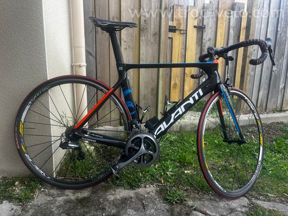 Avanti vélo route carbone di2