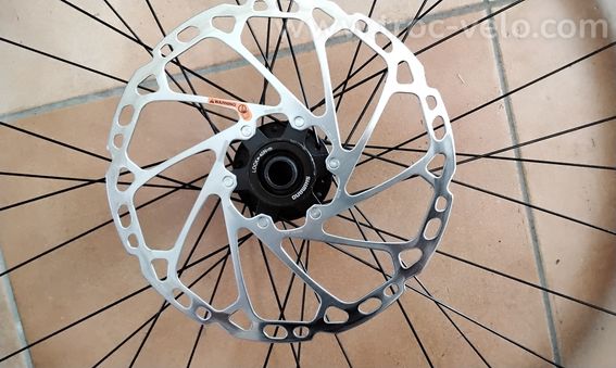 Paire de disques de frein VTT Shimano SM-RT64 Centerlock 220+203mm - 2