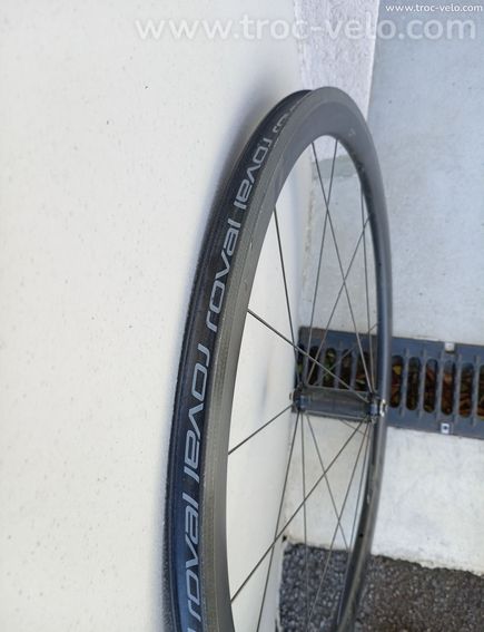 Roue haut de gamme Roval Carbone comme neuve, - 4