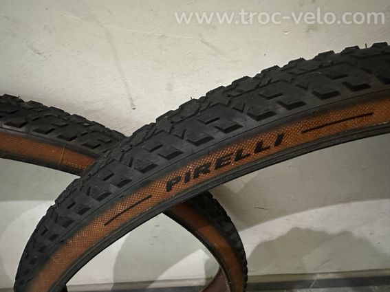 3 Pneus Gravel Pirelli Cinturato M - 3
