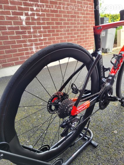 Pinarello dogma F ineos grenadiers 2025 - 3