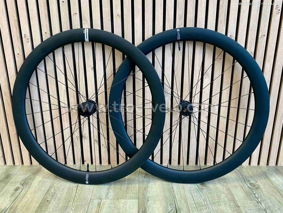 Roues Carbone Look R50D neuve tubeless ou chambre à air