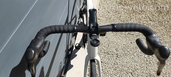 Vends vélo giant Defy 105 Di2 taille ML 2024 - 2