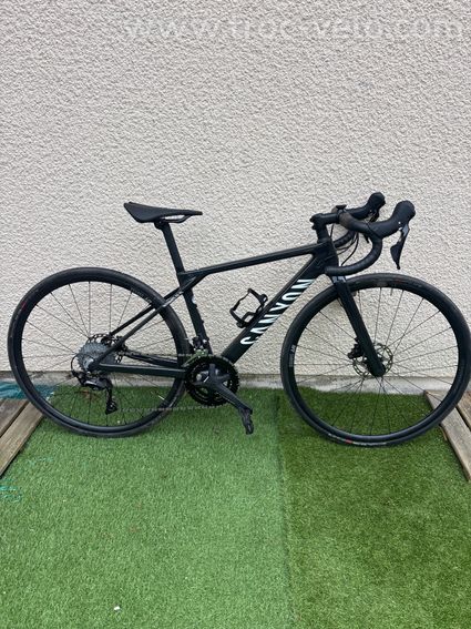ON Ultimate CF Young Hero – Carbone – Shimano 105 – État neuf - 2