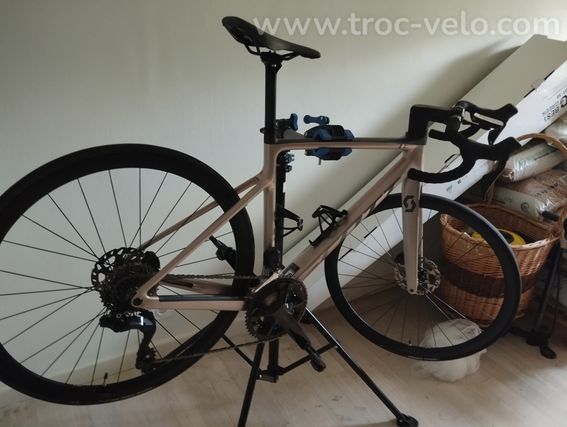 Vélo de route Scott carbone addict 30