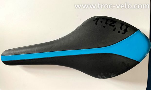 Selle Fizik Arione CX noir et bleu  - 1