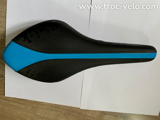 Selle Fizik Arione CX noir et bleu  - 2