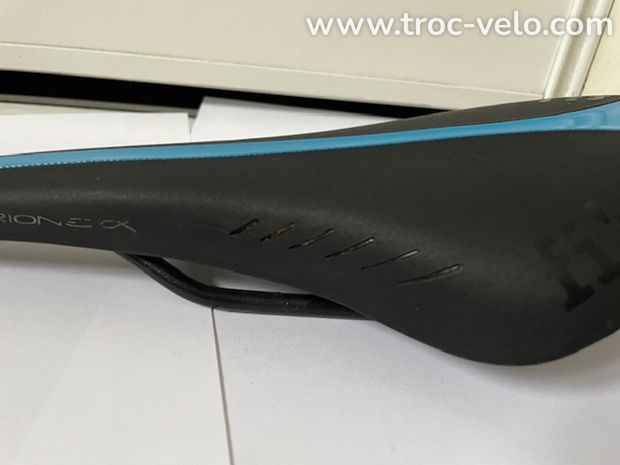 Selle Fizik Arione CX noir et bleu  - 5