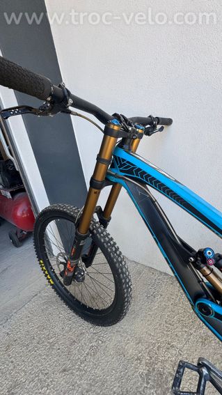 - [ ] YT Tues CF 2015 Carbone L – Montage DH haut de gamme - 4