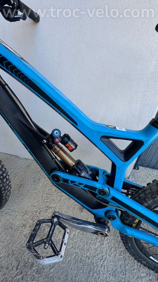 - [ ] YT Tues CF 2015 Carbone L – Montage DH haut de gamme - 5
