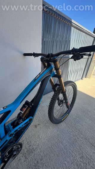 - [ ] YT Tues CF 2015 Carbone L – Montage DH haut de gamme - 7