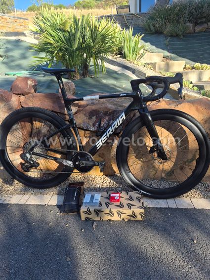 BERRIA NAIÏ GRAVEL RACE M/55 – 7,8KG – SRAM RED QUARQ – VISION SC45 – 1200KM