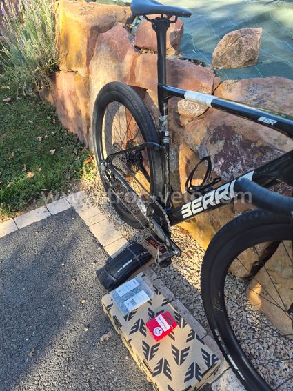 BERRIA NAIÏ GRAVEL RACE M/55 – 7,8KG – SRAM RED QUARQ – VISION SC45 – 1200KM - 2
