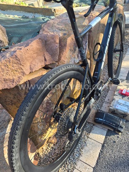 BERRIA NAIÏ GRAVEL RACE M/55 – 7,8KG – SRAM RED QUARQ – VISION SC45 – 1200KM - 8