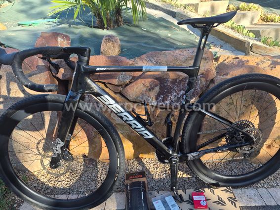 BERRIA NAIÏ GRAVEL RACE M/55 – 7,8KG – SRAM RED QUARQ – VISION SC45 – 1200KM - 11