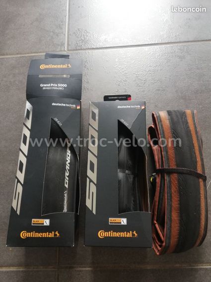 Lot PNEU continental GP5000 28 tubetype 1 neuf, 1 presque neuf, l'autre peut encore servir