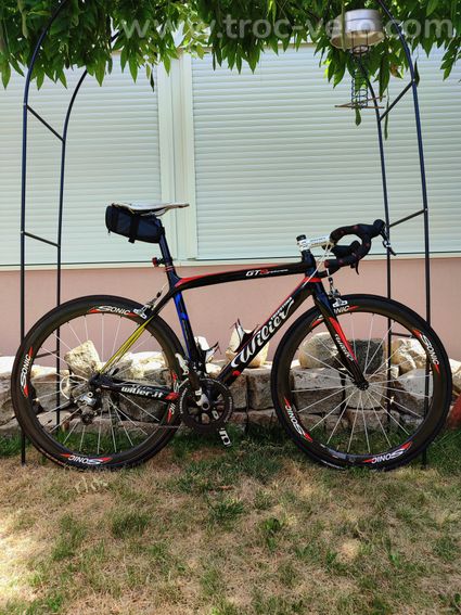 élo de route carbone Wilier GTR