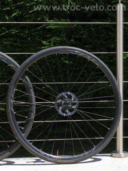 Paire de roues Shimano WH-RS171 Disc + pneumatiques, disques et cassette - 2
