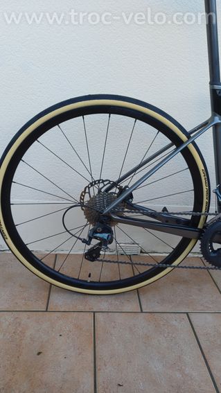 GIANT DEFY Advanced 3 2021 Taille M - Shimano Tiagra - 8
